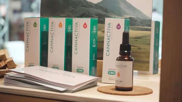 Aceites CBD de Cannactiva en el expositor de la CBD Hemp Business Fair