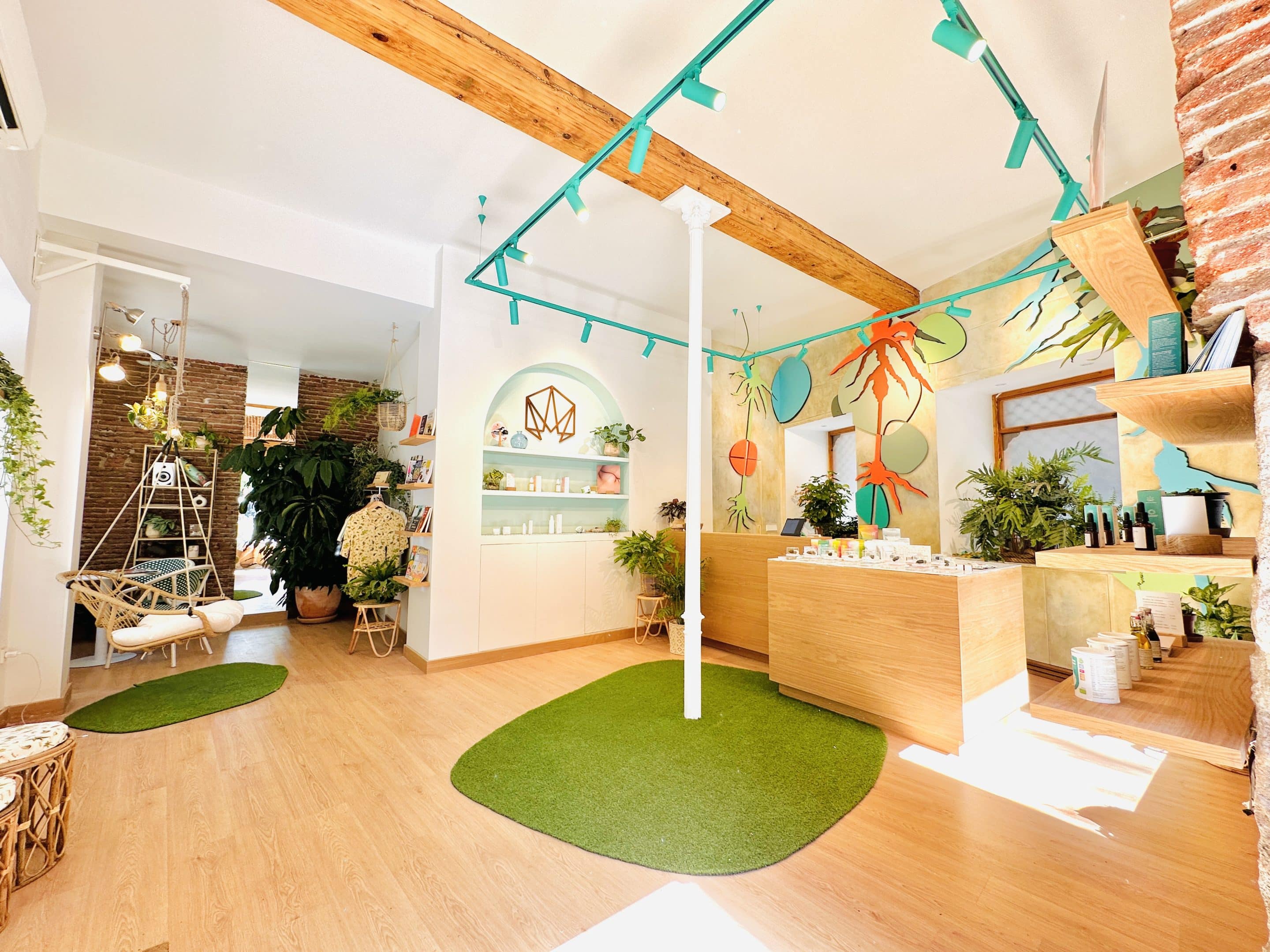 Tienda CBD Cannactiva de Madrid. Interior.
