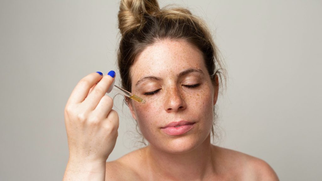 Crema y aceite CBD para la piel con acné