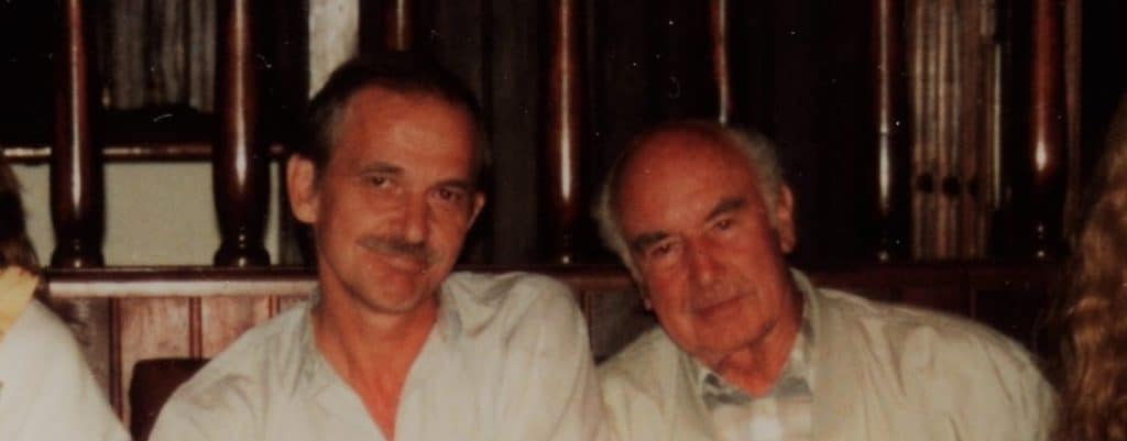 Antonio Escohotado y Albert Hofmann mantuvieron una estrecha relación de amistad durante años. Hofmann es el científico suizo que descubrió el LSD. Escohotado, filósofo español, es el autor de la Historia General de las Drogas, uno de los mejores libros sobre la materia. 
